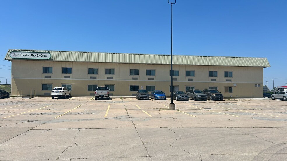 11 Des Moines Ave, South Hutchinson, KS à vendre - Photo du bâtiment - Image 3 de 17