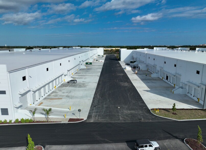 Park of Commerce Blvd, Homestead, FL à louer - Photo du bâtiment - Image 2 de 39