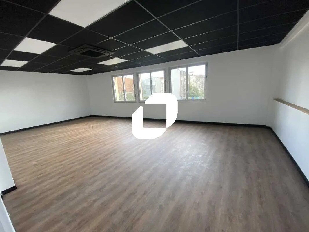 Office in Pantin for lease Interior Photo- Image 1 of 8