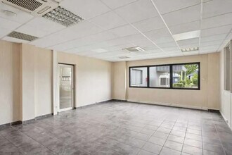 Office in Saint-Priest for lease Interior Photo- Image 2 of 6