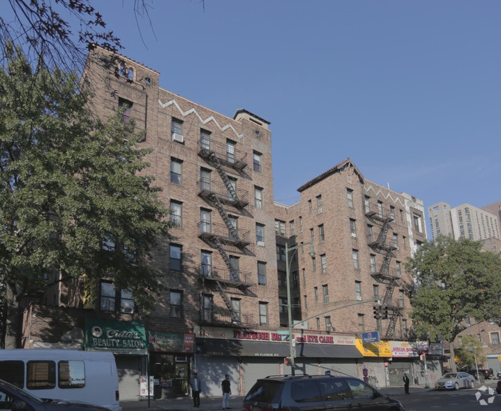 684 Flatbush Ave, Brooklyn, NY for lease - Primary Photo - Image 1 of 4