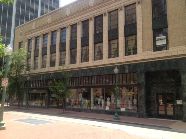 819 Lee St, Charleston, WV à louer - Photo du bâtiment - Image 1 de 3