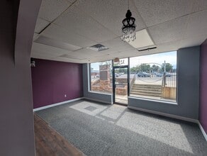 3245-3247 Court St, Pekin, IL à louer Photo intérieure- Image 2 de 6