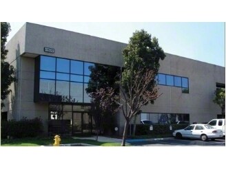 17532 Von Karman Ave, Irvine, CA à vendre - Photo du bâtiment - Image 3 de 8