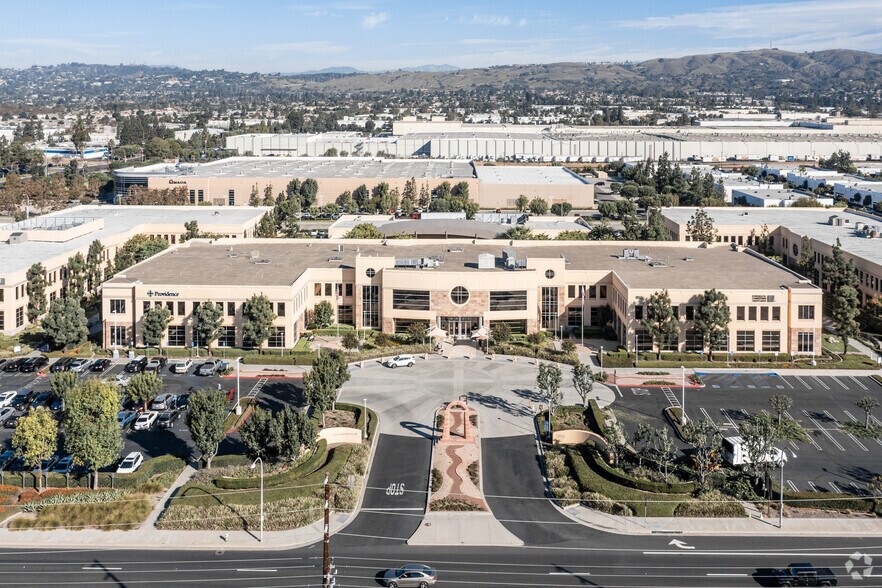 915 W Imperial Hwy, Brea, CA à louer - Aérien - Image 2 de 26