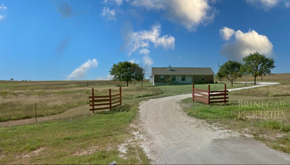1616 County Road 313, Jarrell, TX à vendre - Photo du bâtiment - Image 2 de 4