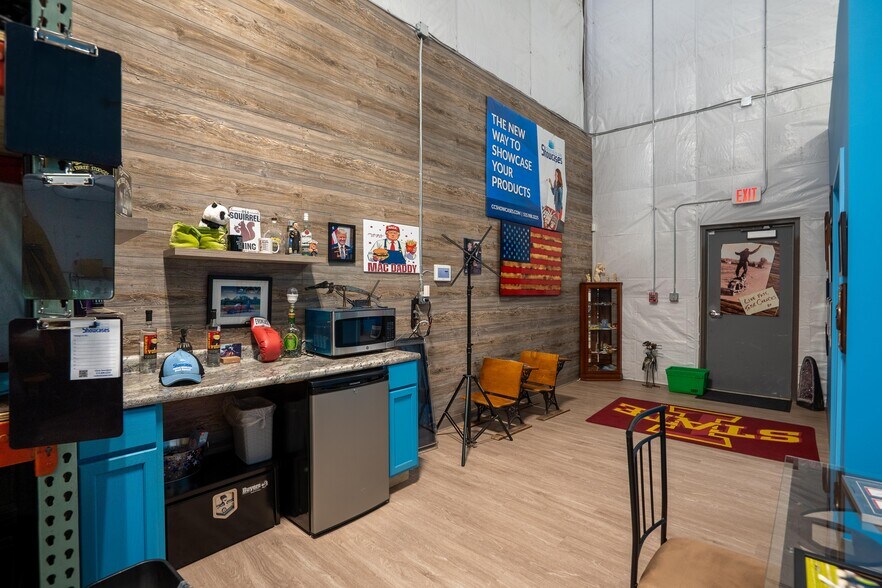 2404 Robinson Ave NE, Bondurant, IA à louer - Photo du bâtiment - Image 3 de 8