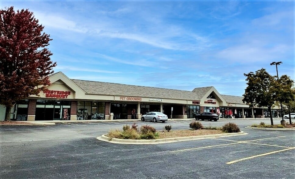 626-654 E State Rd, Island Lake, IL à louer - Photo du bâtiment - Image 3 de 6