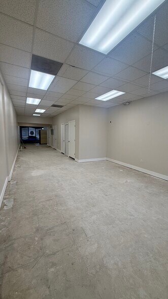 11300 NW 87th Ct, Hialeah, FL à louer - Photo du bâtiment - Image 3 de 7