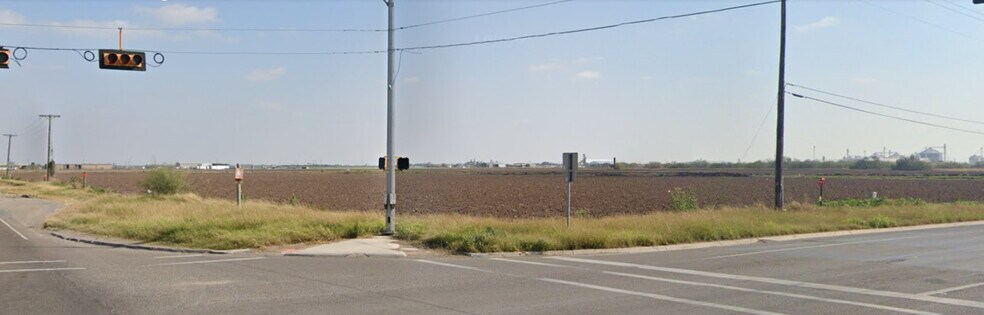 Military Hwy Hwy, Progreso Lakes, TX à vendre - Photo du bâtiment - Image 2 de 2