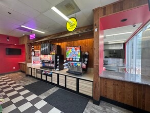 1211 E Vista Way, Vista, CA for lease Interior Photo- Image 2 of 11