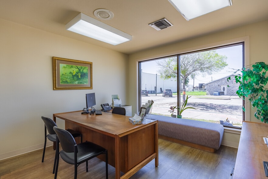 703 Commerce St, Refugio, TX for sale - Interior Photo - Image 3 of 31