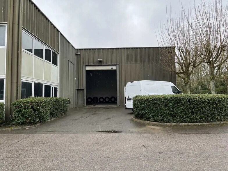 1-3 Avenue Jean Pierre Timbaud, Trappes à louer - Photo du bâtiment - Image 3 de 8