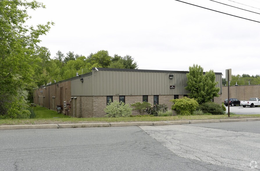 70 Zachary Rd, Manchester, NH à louer - Photo du bâtiment - Image 3 de 28