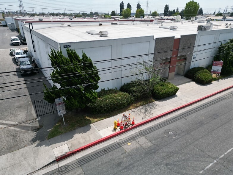 16100-16122 Orange Ave, Paramount, CA for lease - Building Photo - Image 2 of 5