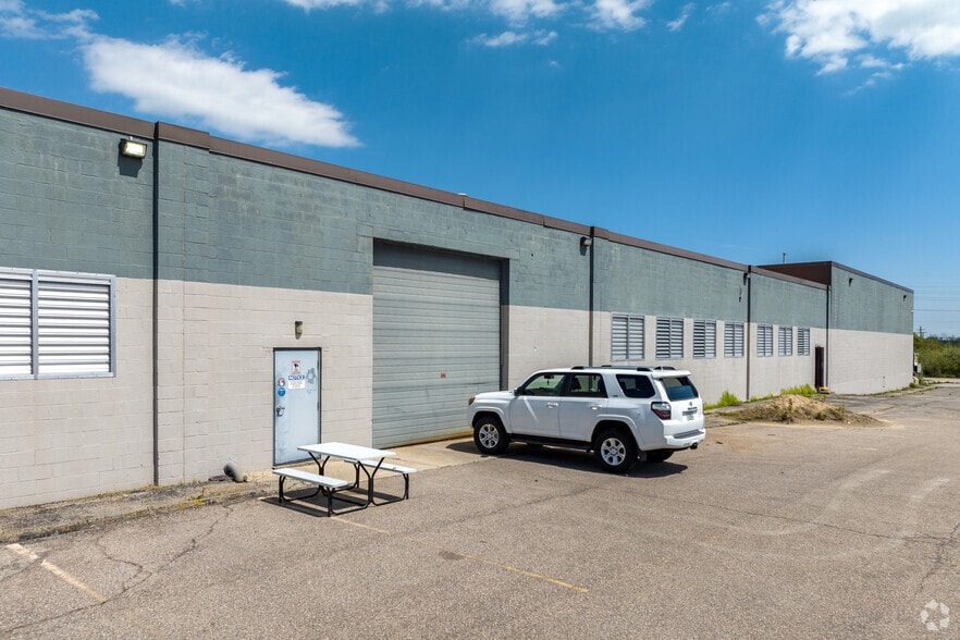 50750 E Russell Schmidt Blvd, Chesterfield, MI for lease - Building Photo - Image 3 of 7