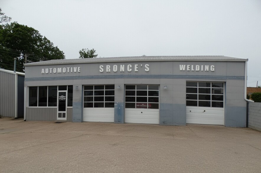 105 W Water St, Pinckneyville, IL for sale - Building Photo - Image 2 of 35