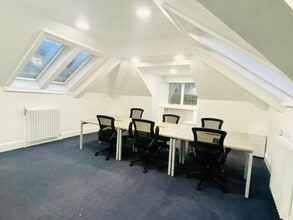 9 Park Sq E, Leeds for lease Interior Photo- Image 2 of 12