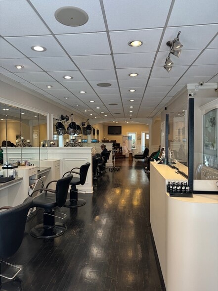 123 Wolfs Ln, Pelham, NY for sale - Interior Photo - Image 1 of 7