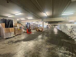 Industrial in Aubagne for lease Interior Photo- Image 1 of 2