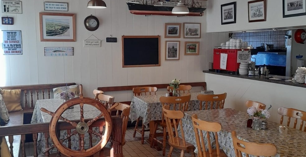 Eva Terr, Ferryside for sale - Interior Photo - Image 2 of 5