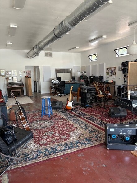 515-519 N Ventura Ave, Oak View, CA for lease - Interior Photo - Image 2 of 3