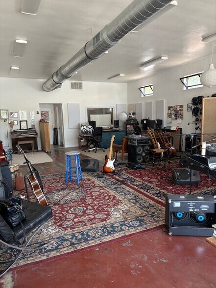 515-519 N Ventura Ave, Oak View, CA à louer - Photo intérieure - Image 2 de 3