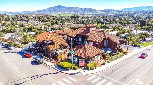 5120 Robinwood Rd, Bonita, CA à vendre Photo du bâtiment- Image 1 de 5