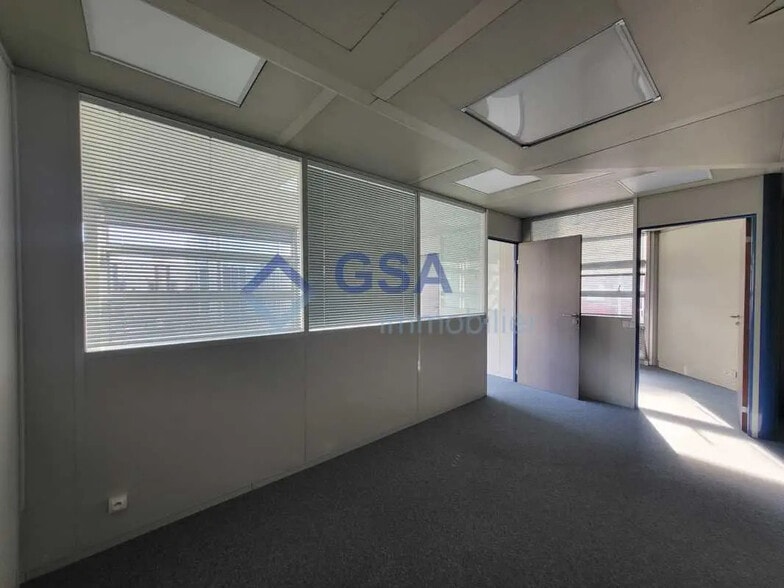 Office in Évry-Courcouronnes for lease - Interior Photo - Image 2 of 3