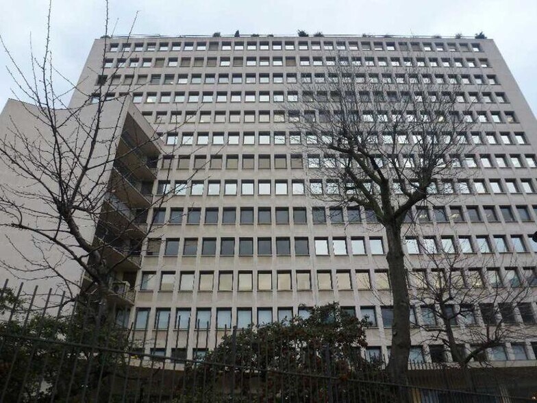 Flex dans Paris à louer - Photo du bâtiment - Image 1 de 15