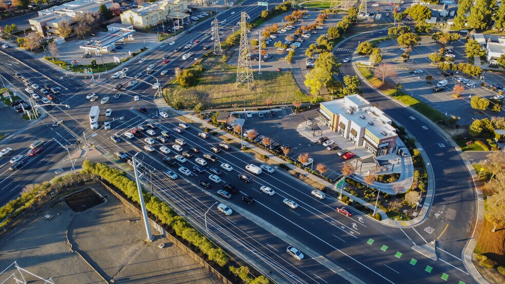 390 Bicentennial Cir, Sacramento, CA for lease - Building Photo - Image 2 of 10