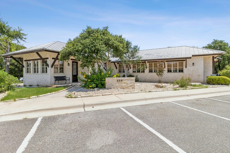 310 Stagecoach Trl, San Marcos, TX for lease - Primary Photo - Image 1 of 33