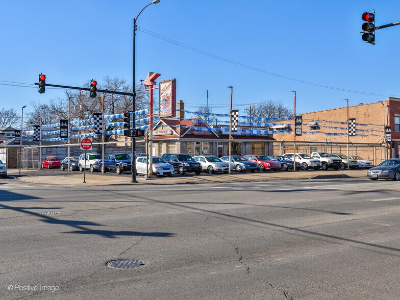 2200 N Cicero Ave, Chicago, IL à vendre - Photo du bâtiment - Image 3 de 23