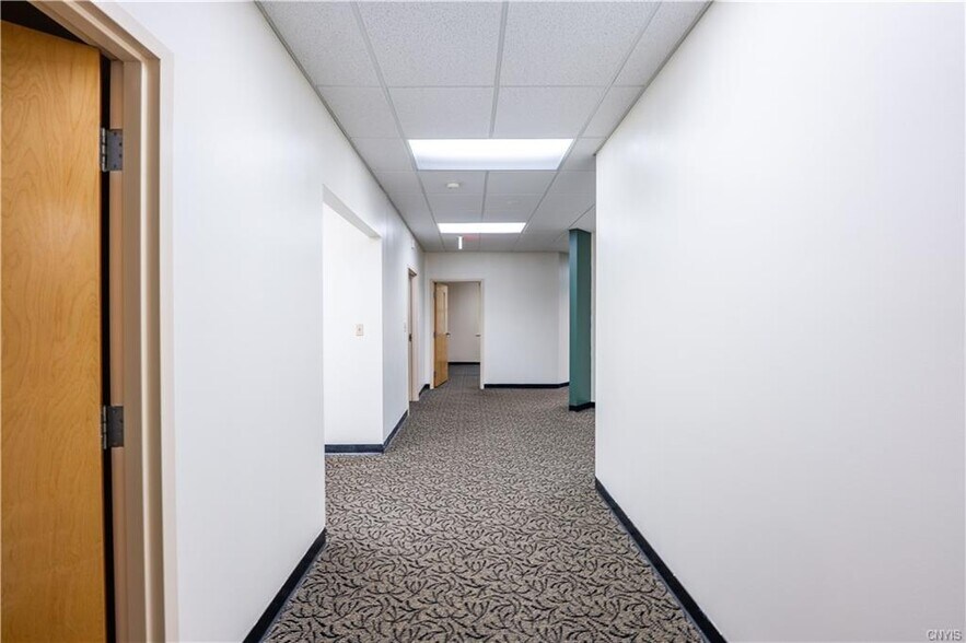 1107 Floyd Ave, Rome, NY à vendre - Photo du bâtiment - Image 2 de 35