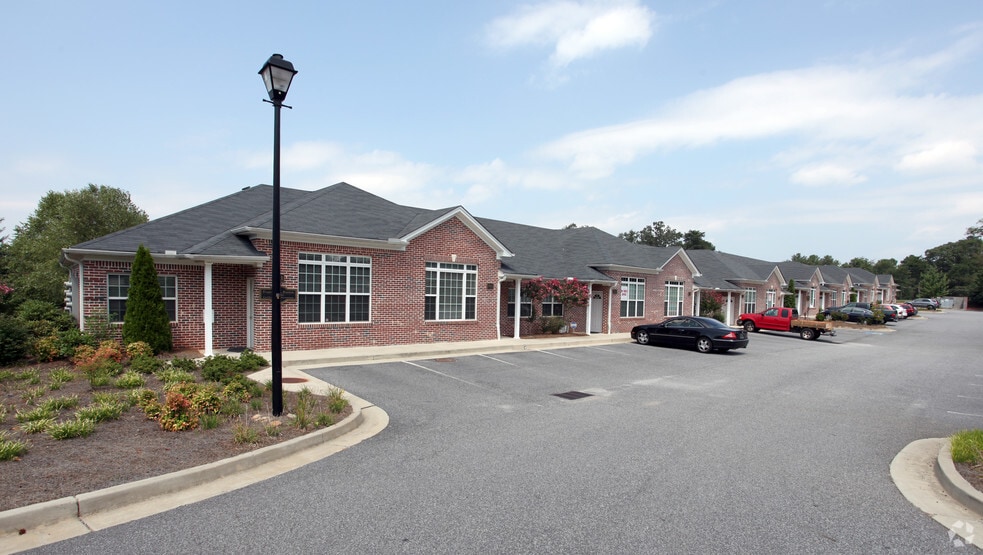 418 Pirkle Ferry Rd, Cumming, GA for lease - Primary Photo - Image 1 of 5