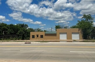 Plus de détails pour 728 Main St, Cushing, OK - Flex à vendre