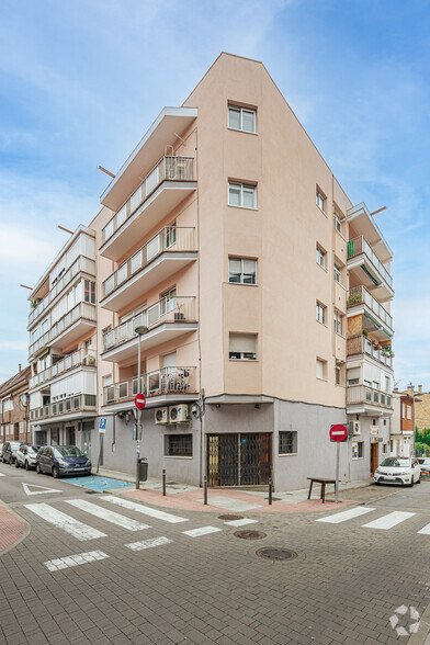 Calle Marqués de Valdavia, 2, Collado Villalba, Madrid for sale - Building Photo - Image 2 of 2