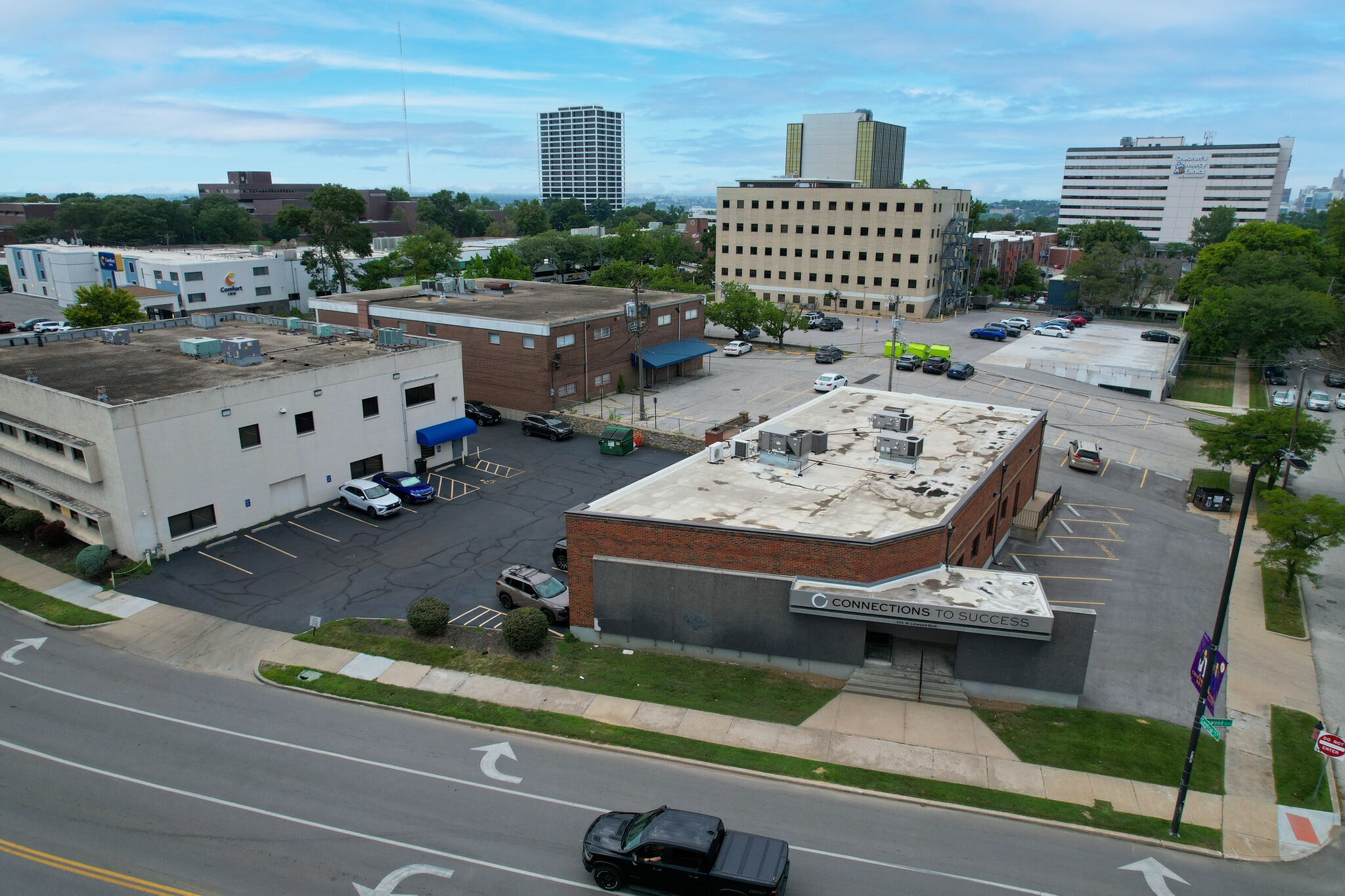 300 W Linwood Blvd, Kansas City, MO for sale Building Photo- Image 1 of 4