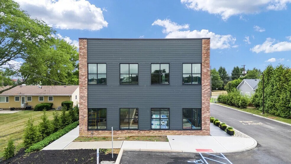343 Princeton Hightstown Rd, East Windsor, NJ à vendre - Photo du bâtiment - Image 3 de 31