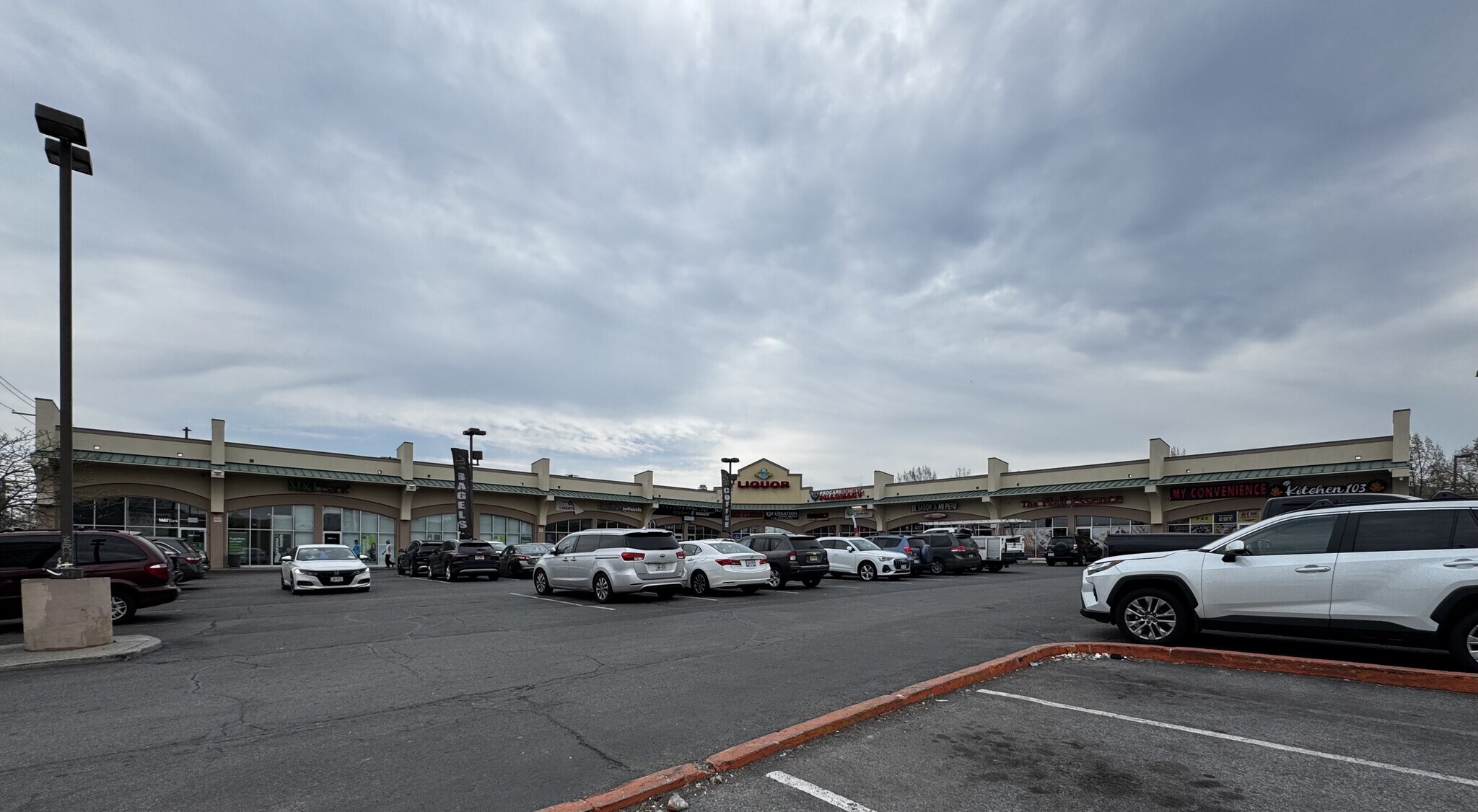 2220 Forest Ave, Staten Island, NY à vendre Photo principale- Image 1 de 12