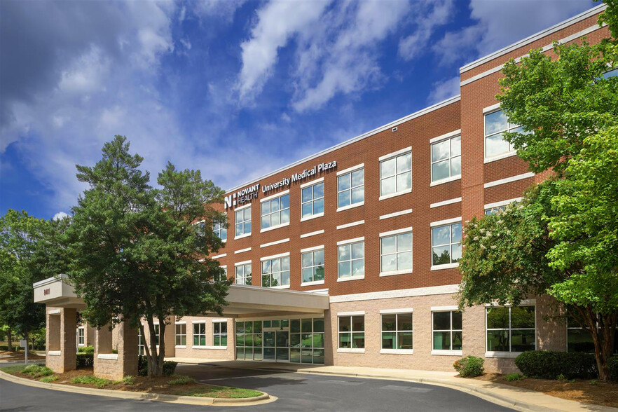 8401 Medical Plaza Dr, Charlotte, NC for lease - Building Photo - Image 1 of 12