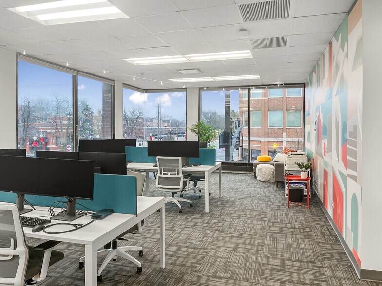 5100 Main St, Downers Grove, IL à louer - Photo du bâtiment - Image 3 de 15