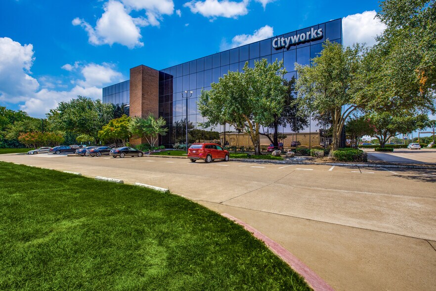 1510 N Hampton Rd, DeSoto, TX à louer - Photo du bâtiment - Image 3 de 4