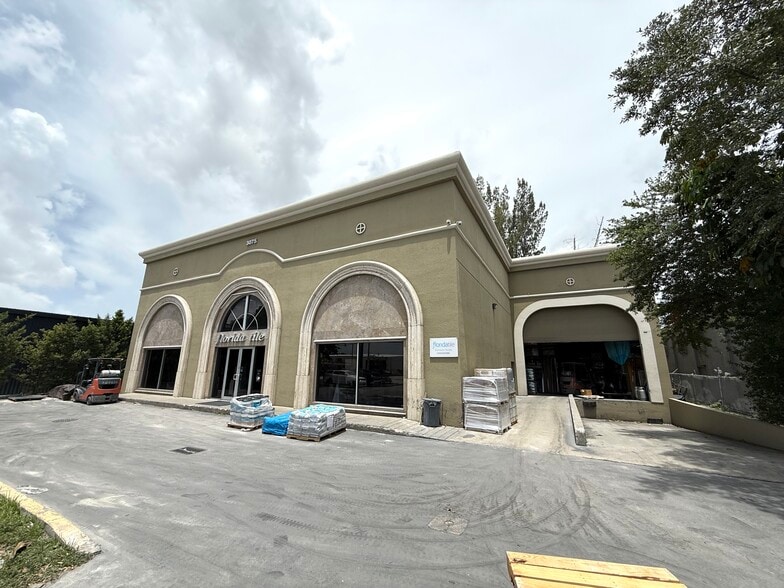 3075 NW 79th Ave, Doral, FL à louer - Photo du bâtiment - Image 2 de 10