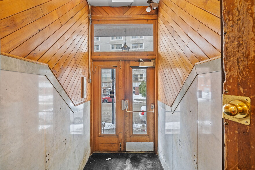 2150 Rue Tupper, Montréal, QC à vendre - Photo du bâtiment - Image 2 de 8