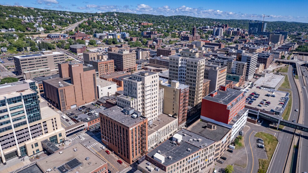 306 W Superior St, Duluth, MN à louer - Photo du bâtiment - Image 2 de 9