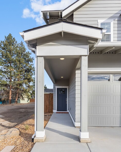 63281 NW Ski Ln, Bend, OR for sale - Building Photo - Image 3 of 25