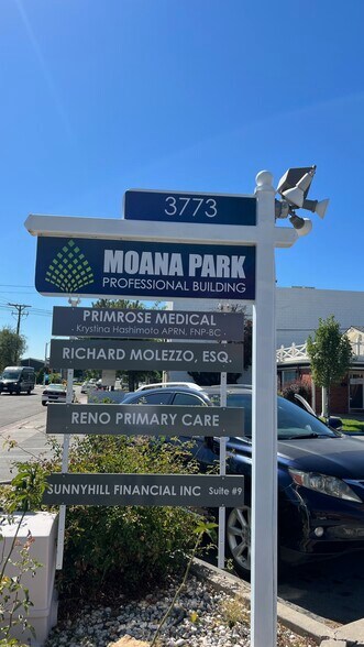 3773 Baker Ln, Reno, NV à louer - Photo du bâtiment - Image 3 de 6