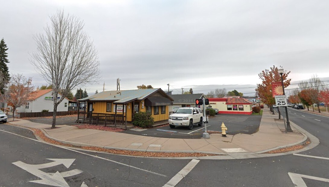 1041 Highland Ave, Redmond, OR à vendre Photo principale- Image 1 de 1