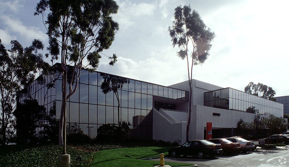 19712 MacArthur Blvd, Irvine, CA à louer - Photo du bâtiment - Image 2 de 8